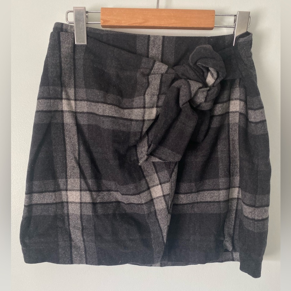 Wilfred Aritzia Dorine Wool Cashmere Blend Skirt Grey Black Plaid Wrap Size 6
